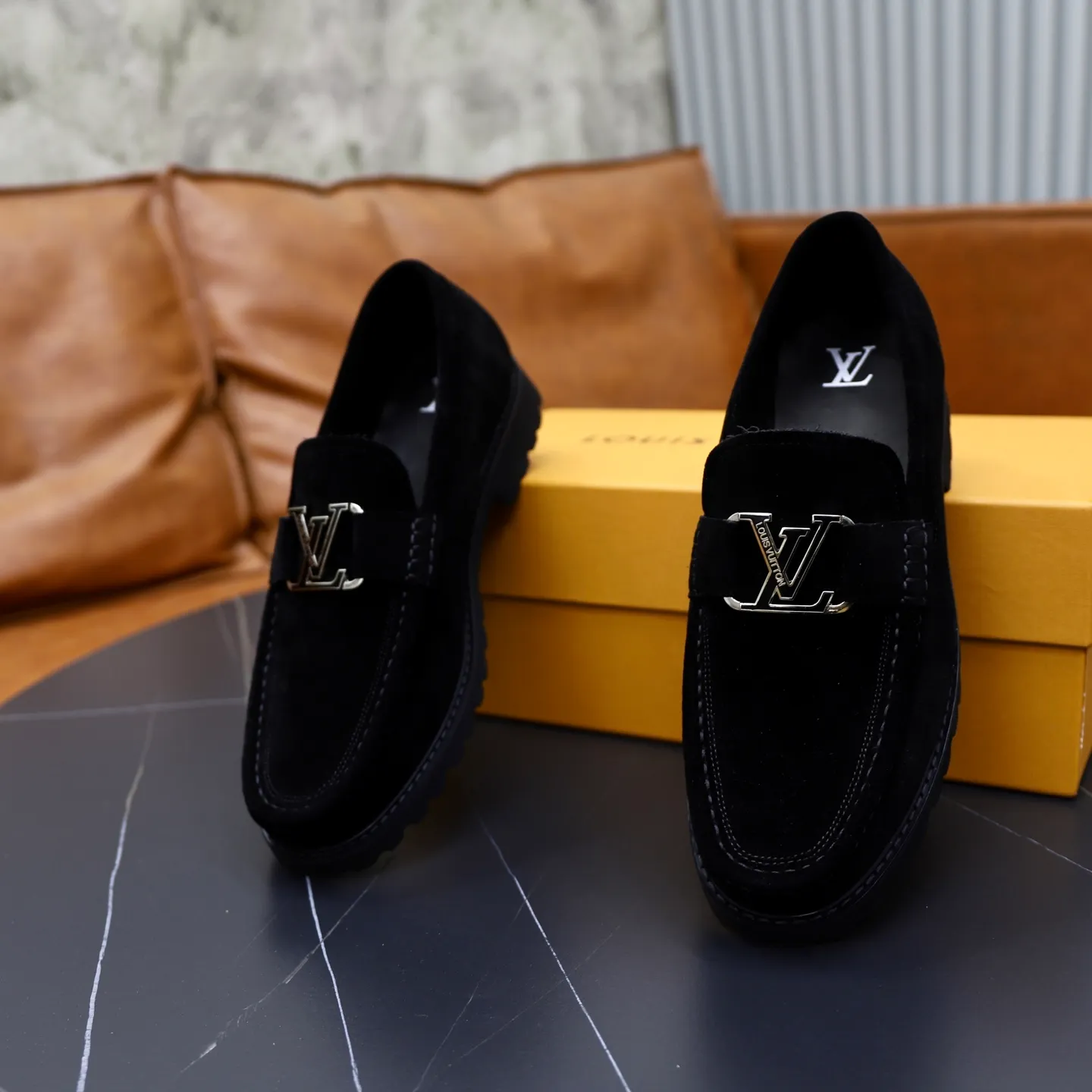 Men's men's shoes💰600💰Louis Vuitton LV men's classic Oxford shoes, men's business formal boutique leather shoes, classic style, almond kernel exquisite toe, ultimate art, the whole shoe is made of imported cow leather (open edge beads), carefully selected, fine pores, excellent gloss, soft texture, strong toughness, durable and not easy to deform, apricot calf leather lining, soft, comfortable, sweat-absorbent and breathable. Foam outsole, original box and dust bag packaging! Size: 38–44 (45/46 customized)